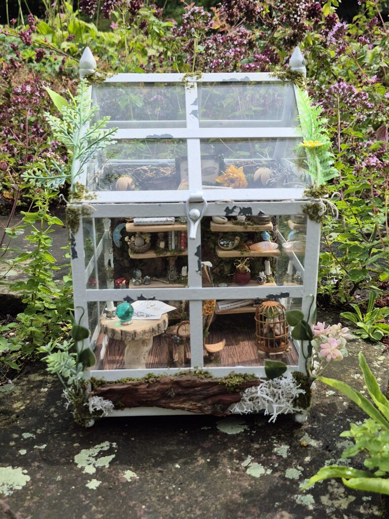 20250801_131158 Whimsical fae house, miniature fantasy home with lamps and décor