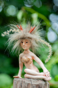 Fantasy elf-pixie hybrid, mischievous fae of Vhalandar